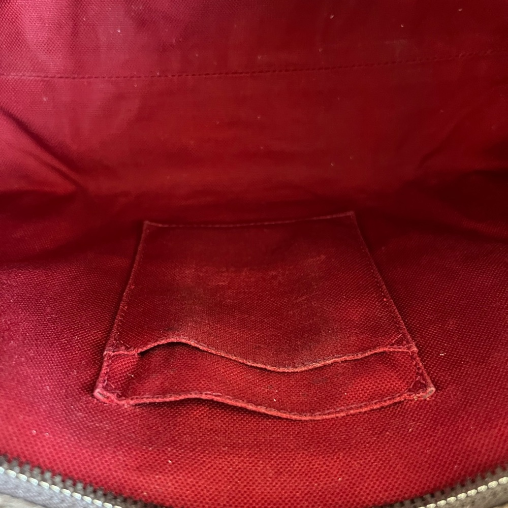 Authentic Gucci GG Supreme Tote Bag. - Picture 12 of 16